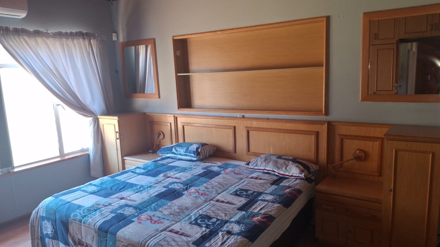 To Let 5 Bedroom Property for Rent in Humansdorp Eastern Cape